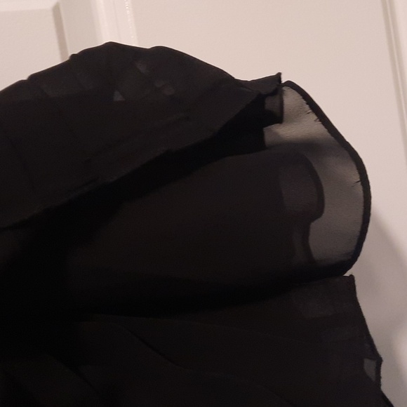 Pleated halter style dress - Picture 5 of 6